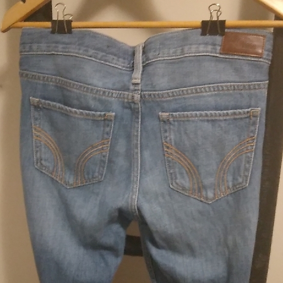 Women's Hollister Low Rise Boyfriend Distressed Jeans - Picture 6 of 16
